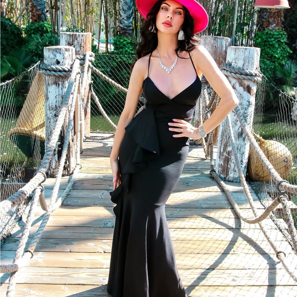 Elegant Black High Low Evening Gown With Ruffles